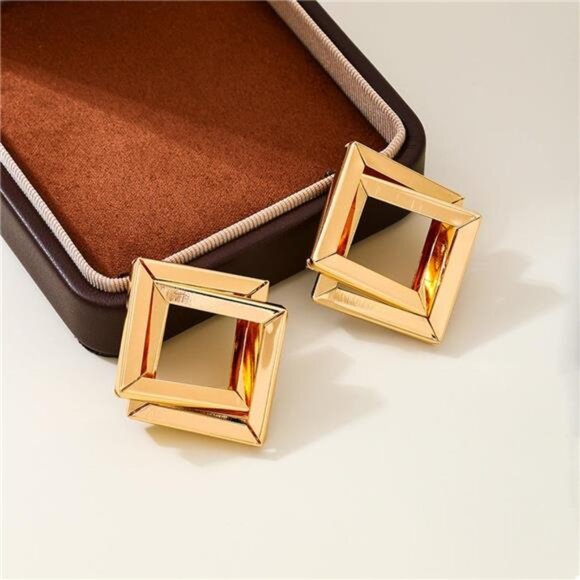 18K Gold-Plated Geometric Stud Earrings - Picture 4 of 5